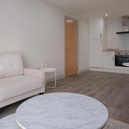 Charming 1-Bedroom Apartment In Leeds City Centre Perfect For Couples Or Solo Travelers エクステリア 写真