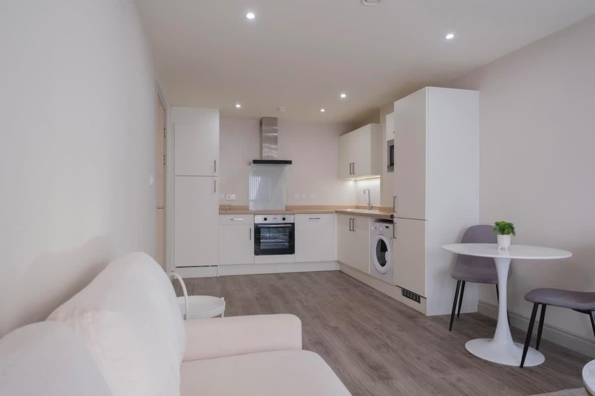Charming 1-Bedroom Apartment In Leeds City Centre Perfect For Couples Or Solo Travelers エクステリア 写真