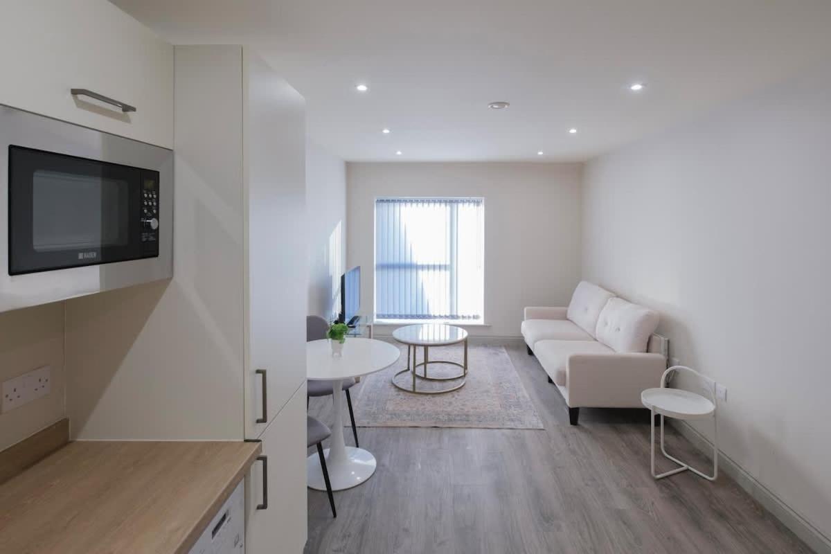 Charming 1-Bedroom Apartment In Leeds City Centre Perfect For Couples Or Solo Travelers エクステリア 写真